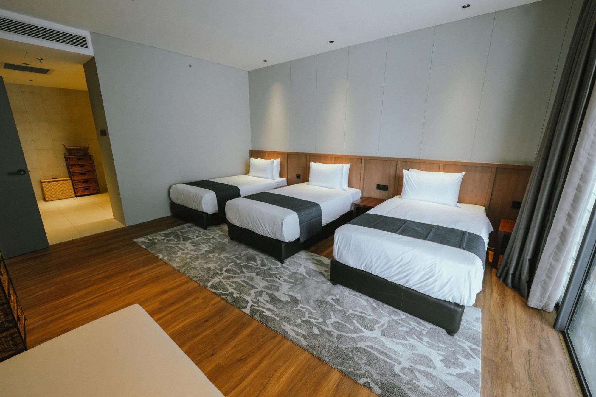 Roxy Beach Resort Sematan Exterior foto