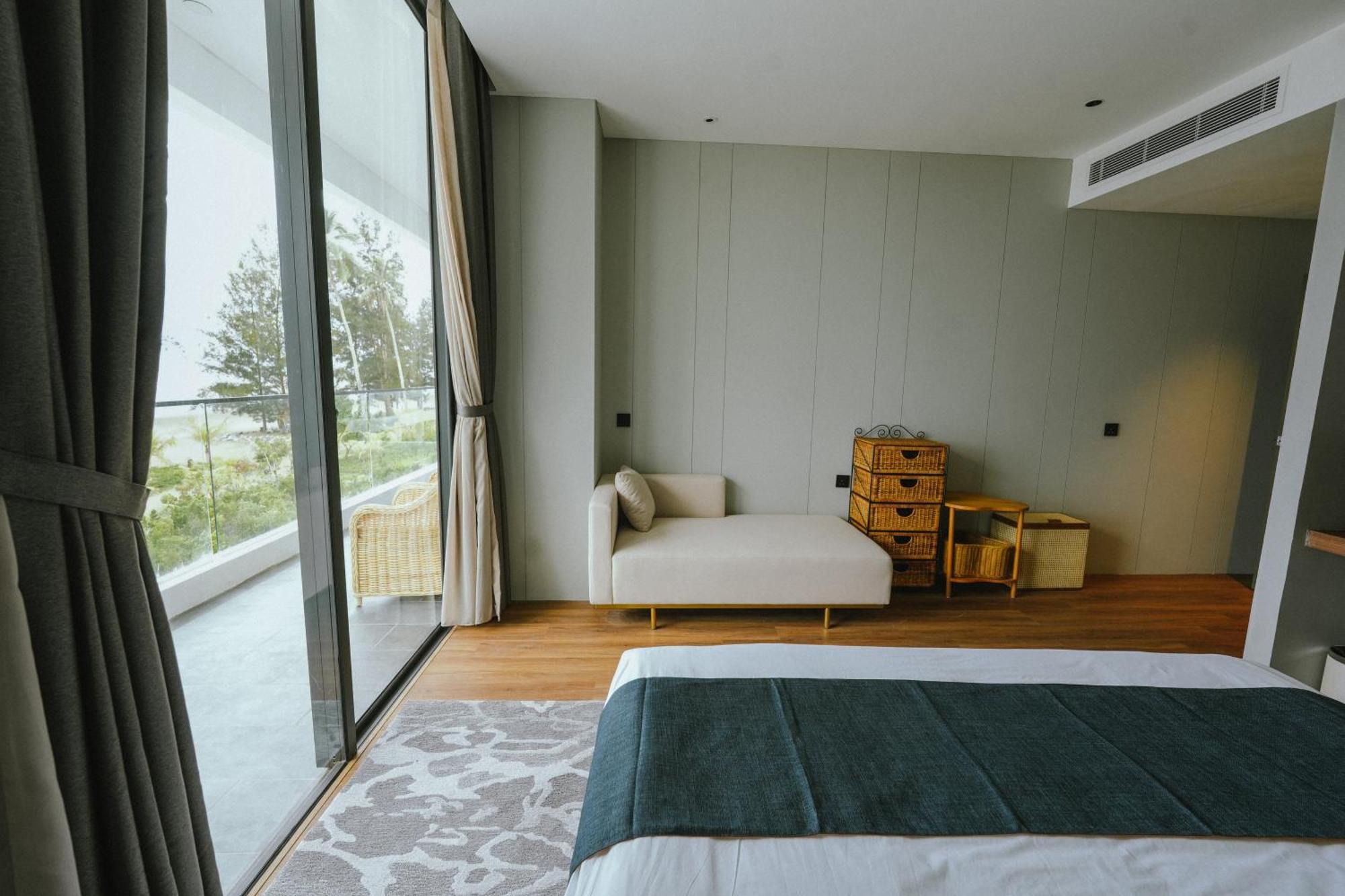 Roxy Beach Resort Sematan Exterior foto