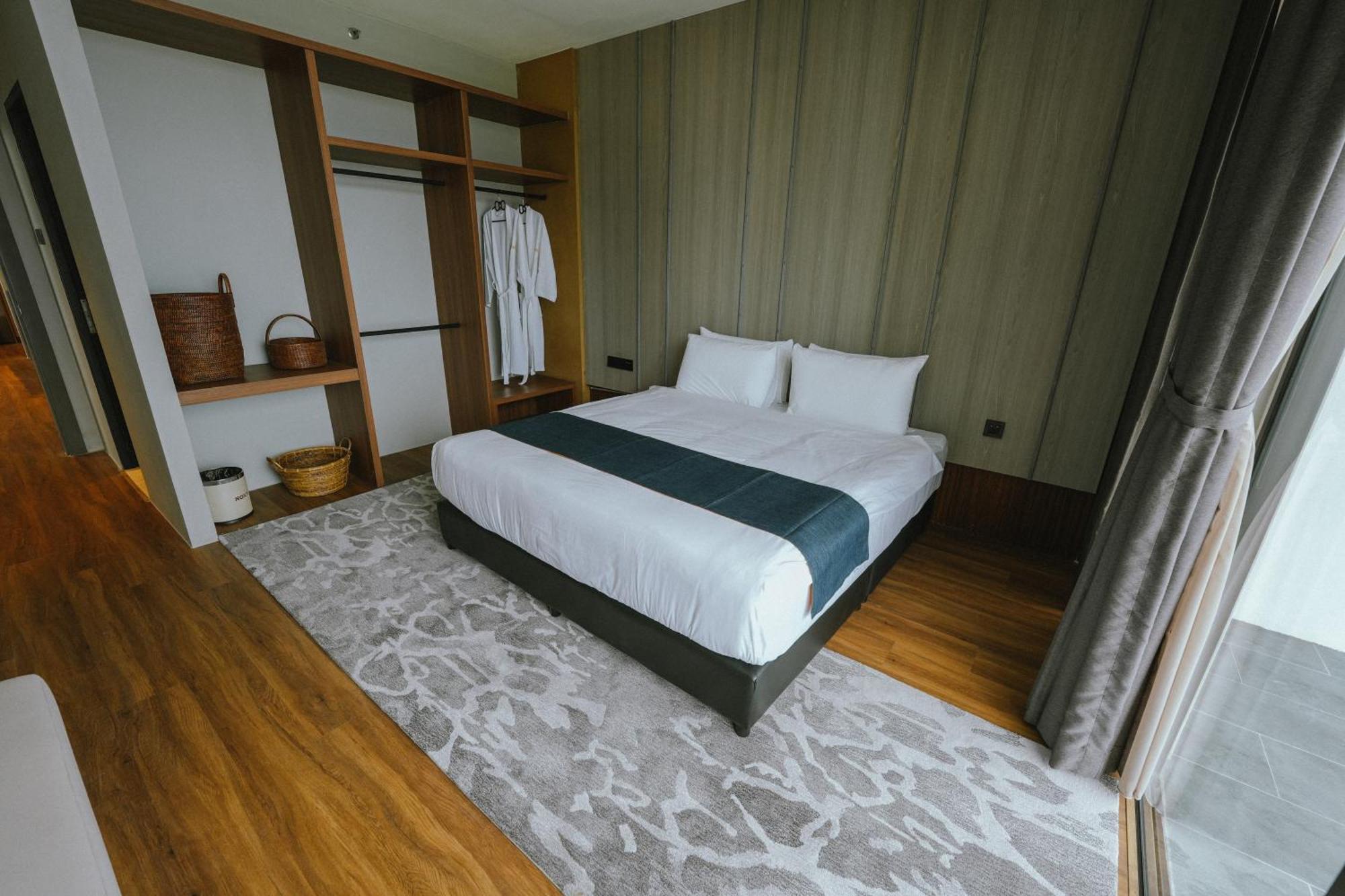 Roxy Beach Resort Sematan Exterior foto