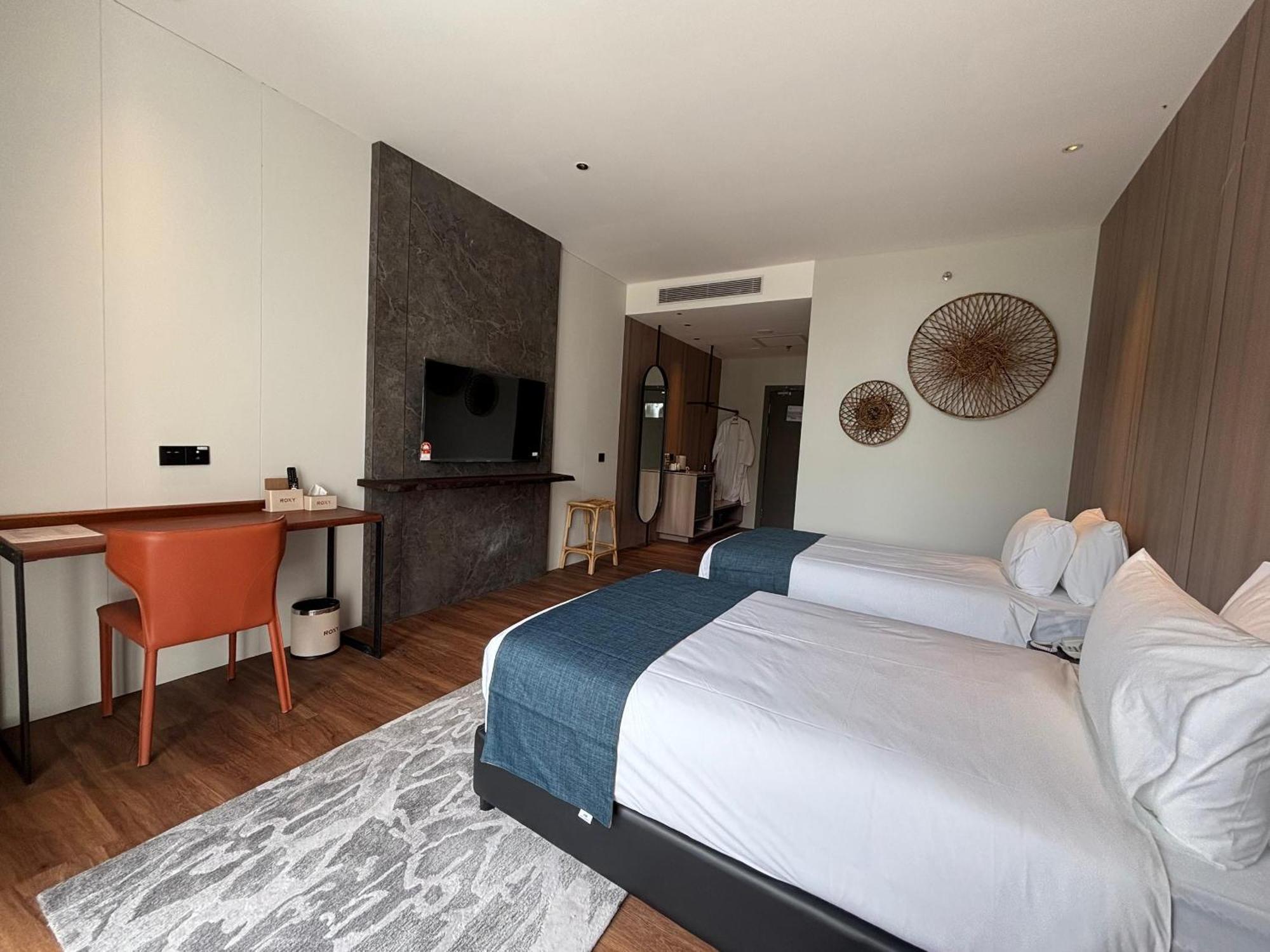 Roxy Beach Resort Sematan Exterior foto