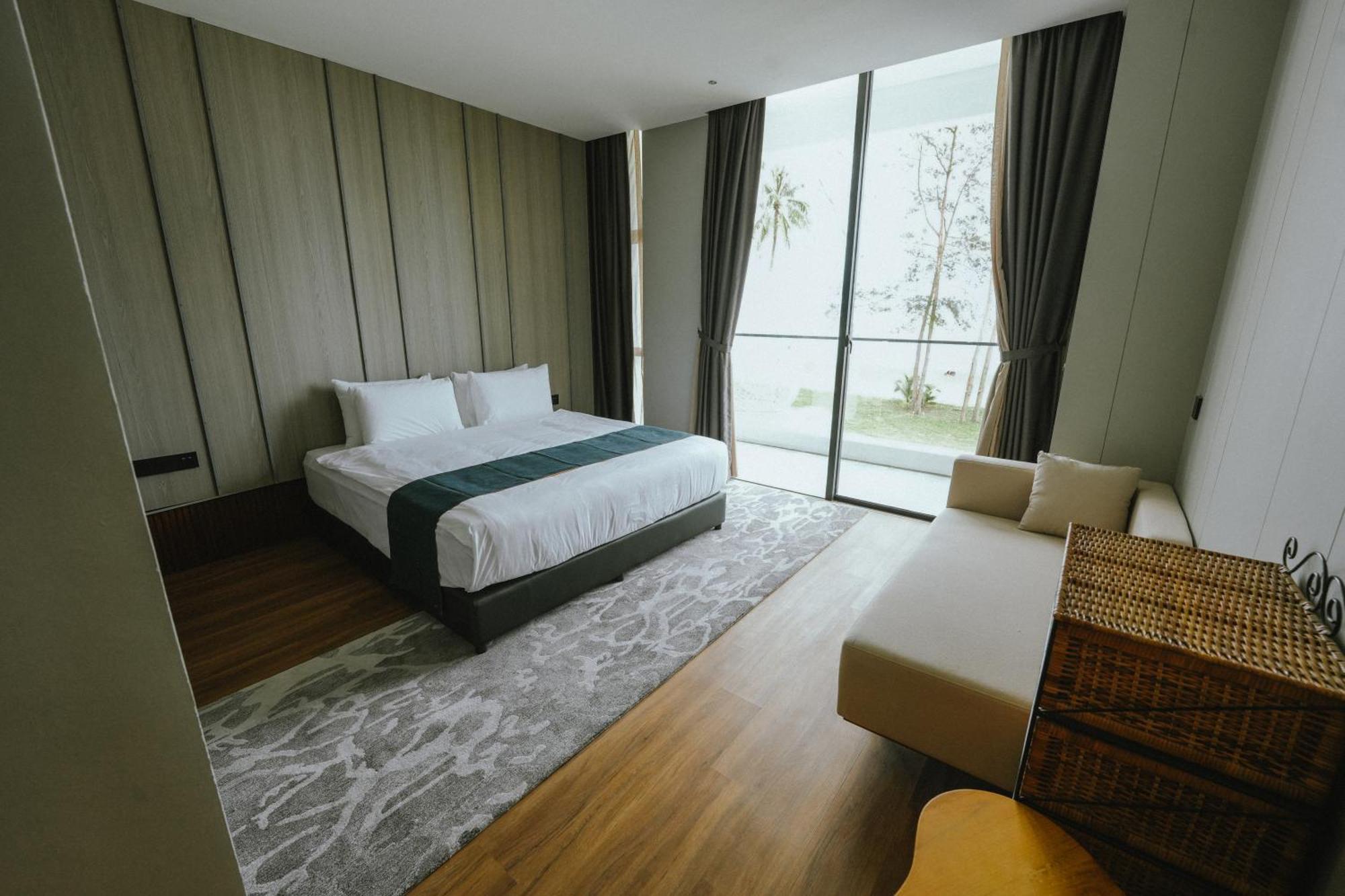 Roxy Beach Resort Sematan Exterior foto