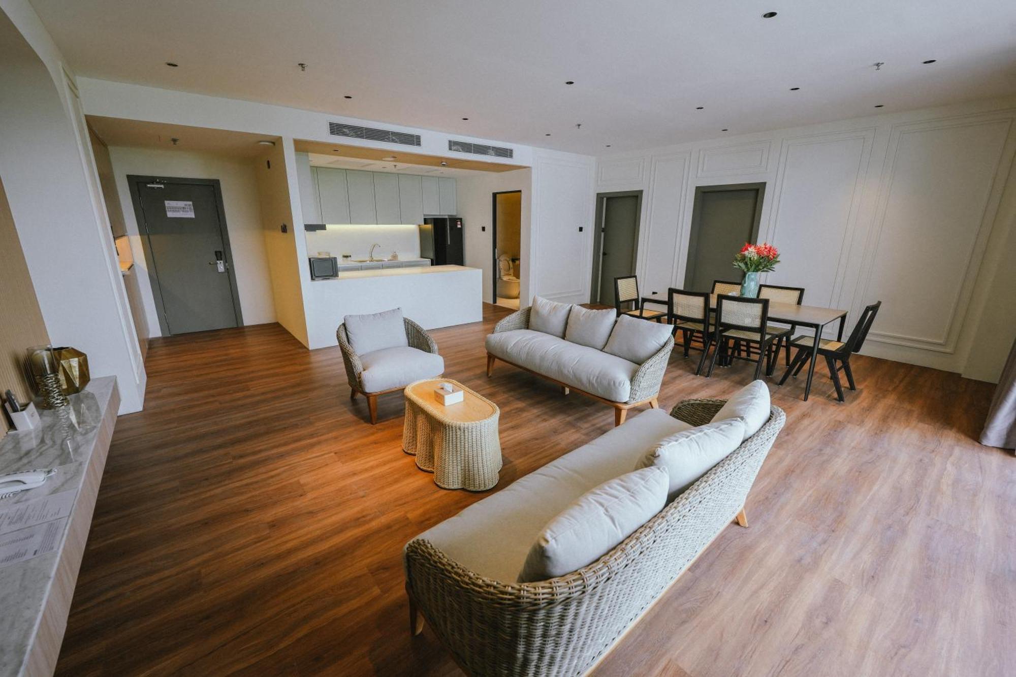 Roxy Beach Resort Sematan Exterior foto